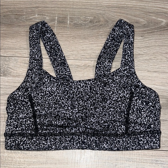 lululemon athletica Other - Lululemon‎ pavement pusher sports bra
